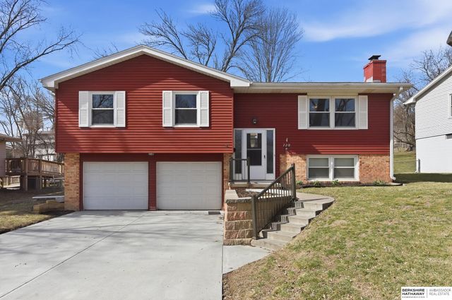 720 Leprechaun Lane, Papillion, NE 68046