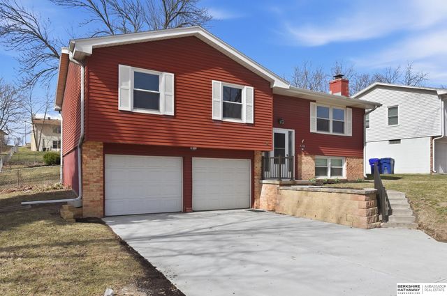 720 Leprechaun Lane, Papillion, NE 68046