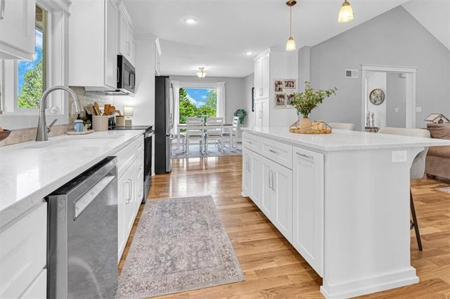 15813 Sugar Plum Road, Kearney, MO 64060