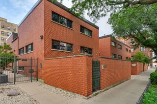 725 W Waveland Avenue D, Chicago, IL 60613