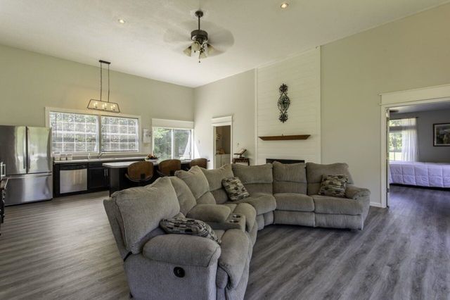 218 River Rd Road, Hardy, AR 72542