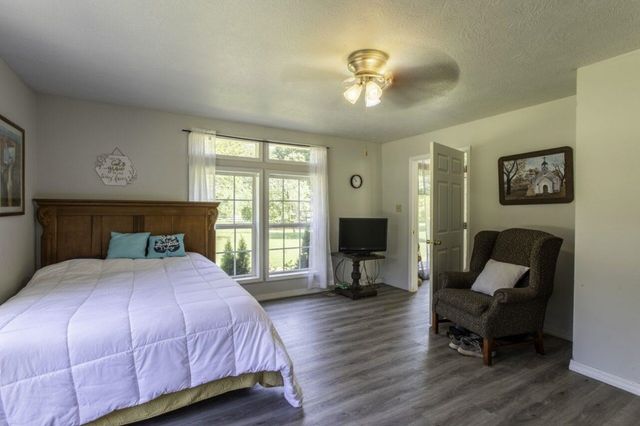 218 River Rd Road, Hardy, AR 72542