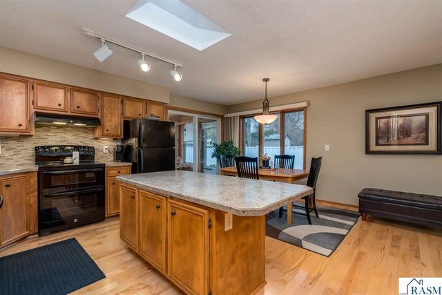 1536 James Drive, North Mankato, MN 56003