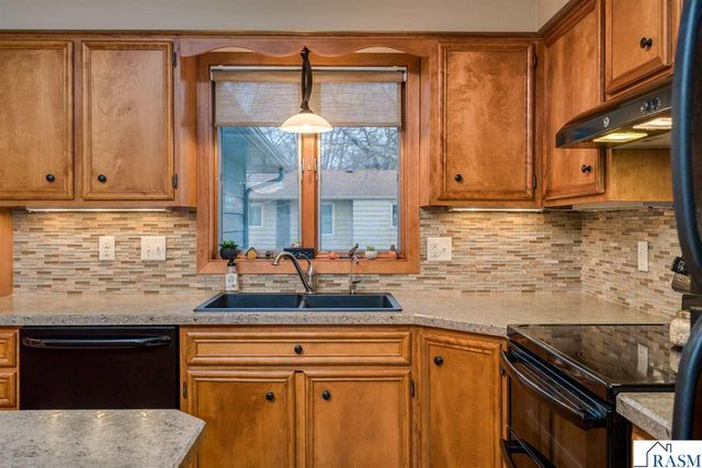 1536 James Drive, North Mankato, MN 56003