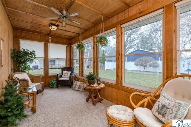 1536 James Drive, North Mankato, MN 56003