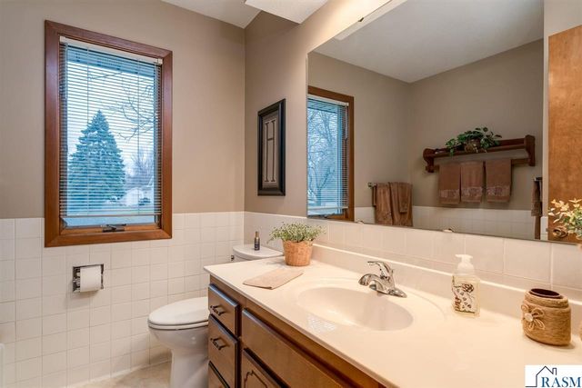 1536 James Drive, North Mankato, MN 56003