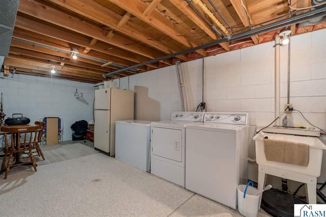 1536 James Drive, North Mankato, MN 56003