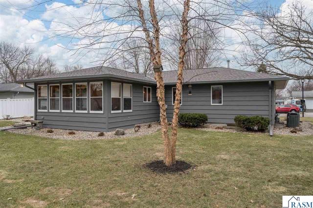 1536 James Drive, North Mankato, MN 56003