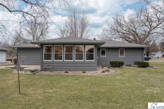 1536 James Drive, North Mankato, MN 56003
