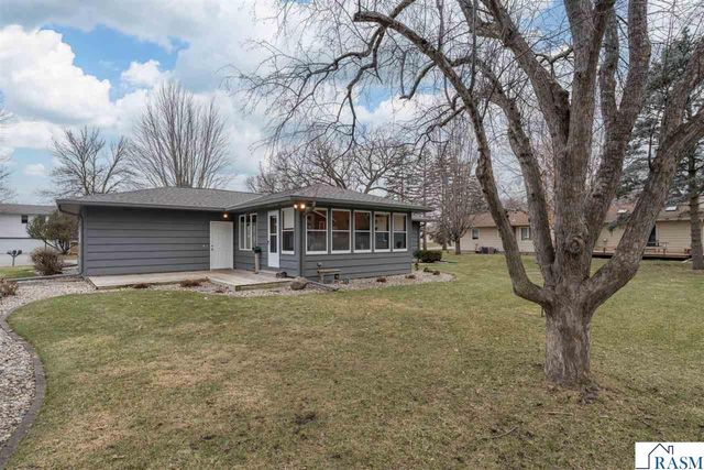 1536 James Drive, North Mankato, MN 56003