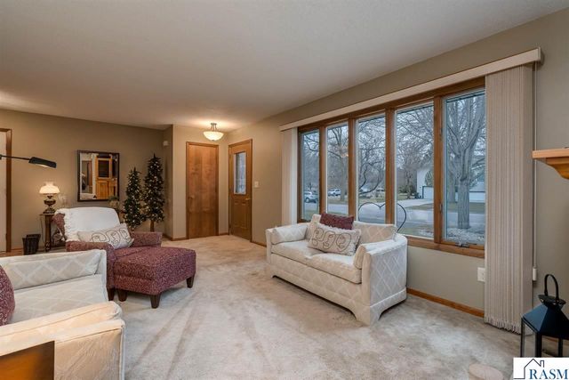 1536 James Drive, North Mankato, MN 56003