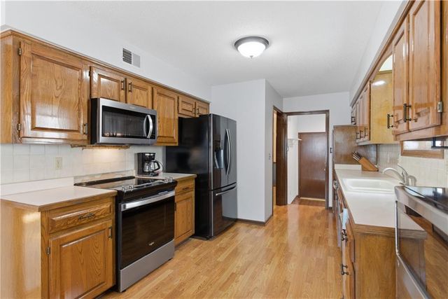 8533 Constance Street, Lenexa, KS 66215