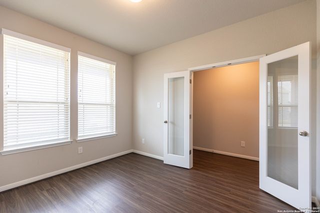 13221 Badlands Way, St Hedwig, TX 78152