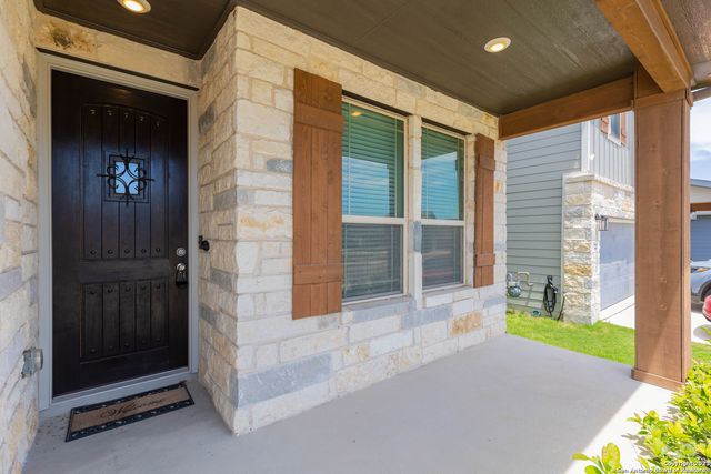 13221 Badlands Way, St Hedwig, TX 78152