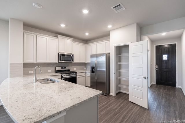 13221 Badlands Way, St Hedwig, TX 78152