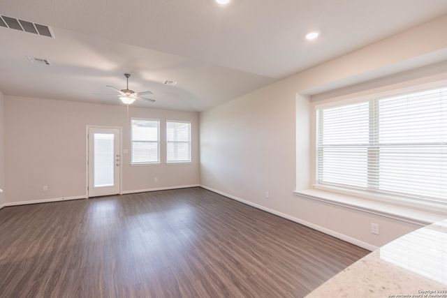 13221 Badlands Way, St Hedwig, TX 78152