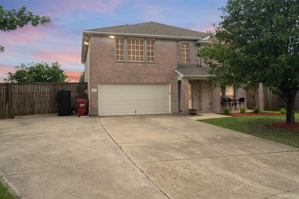 921 Zoe Street, Royse City, TX 75189