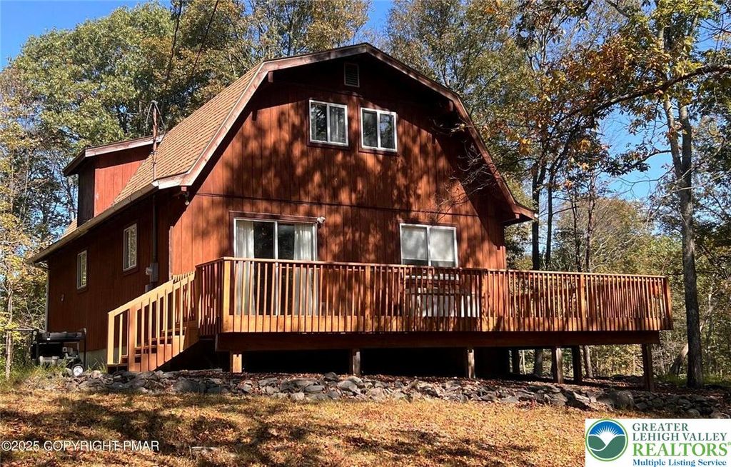 223 Clubhouse Drive, East Stroudsburg, PA 18302