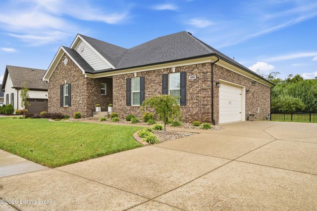 1928 Scenic Lakes Dr, Louisville, KY 40245