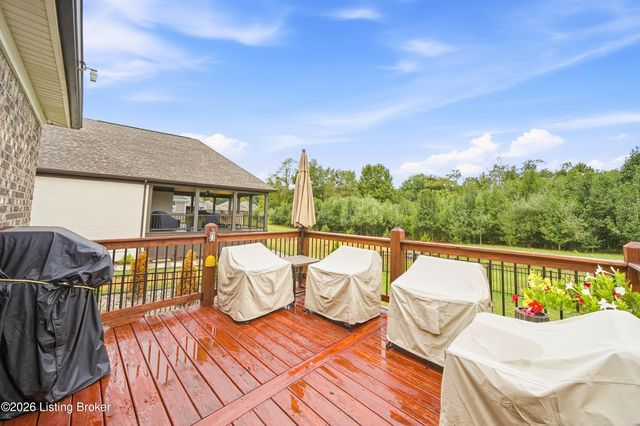 1928 Scenic Lakes Dr, Louisville, KY 40245