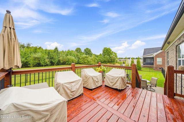 1928 Scenic Lakes Dr, Louisville, KY 40245