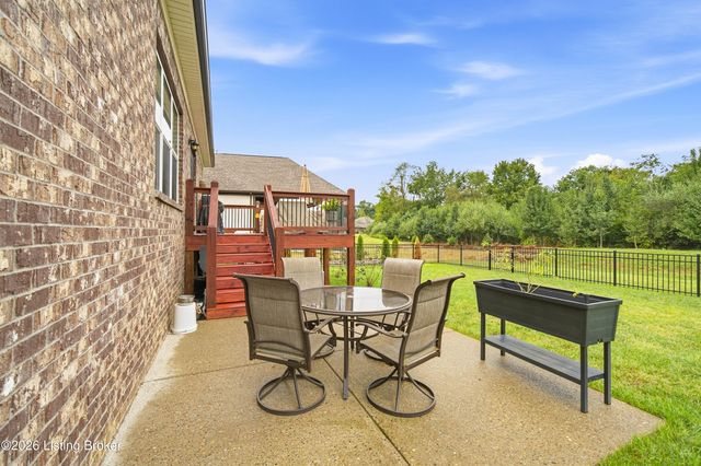1928 Scenic Lakes Dr, Louisville, KY 40245
