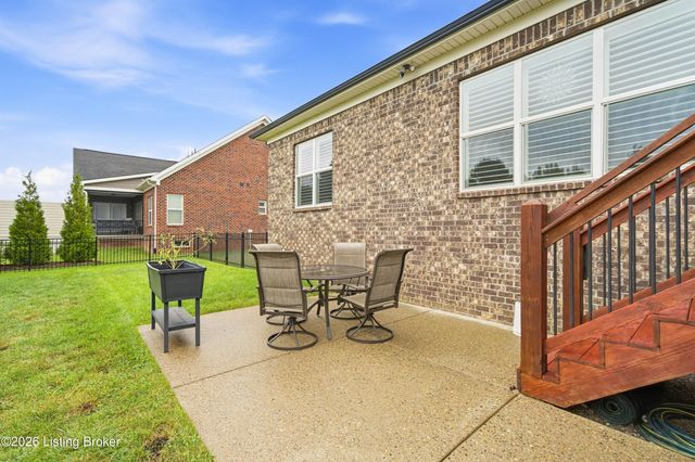 1928 Scenic Lakes Dr, Louisville, KY 40245