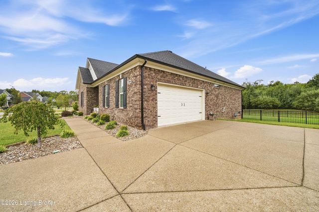 1928 Scenic Lakes Dr, Louisville, KY 40245