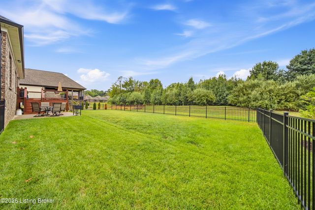 1928 Scenic Lakes Dr, Louisville, KY 40245
