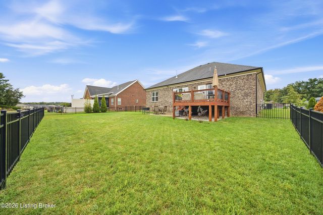 1928 Scenic Lakes Dr, Louisville, KY 40245