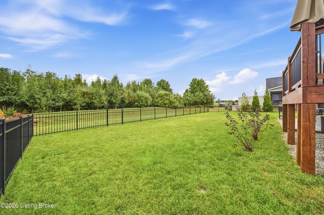 1928 Scenic Lakes Dr, Louisville, KY 40245