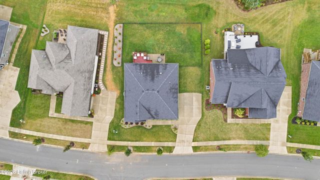 1928 Scenic Lakes Dr, Louisville, KY 40245