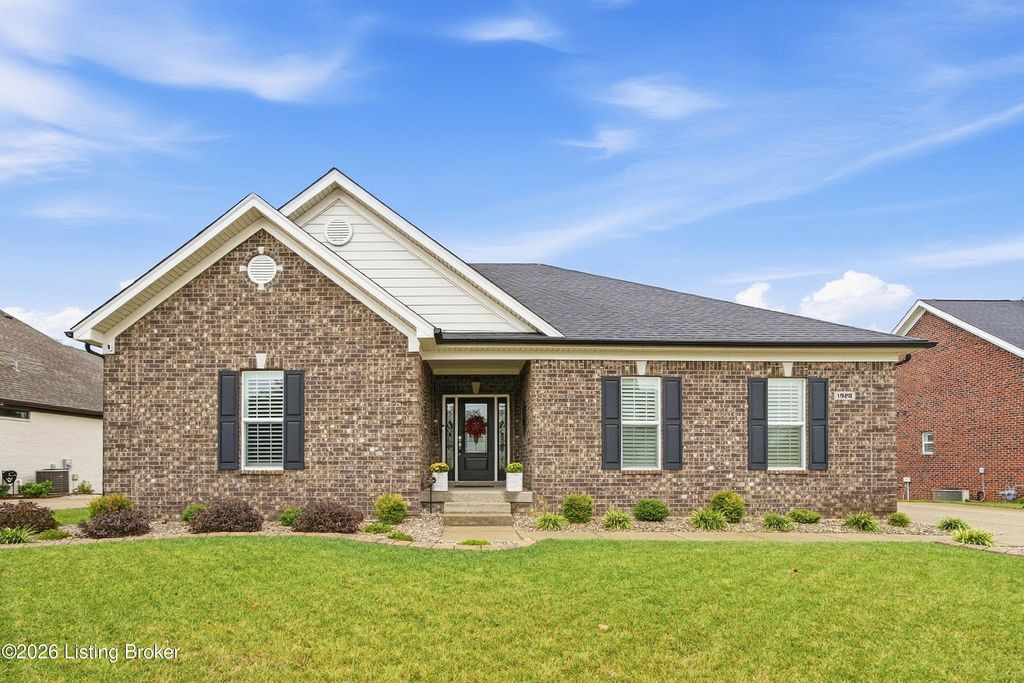 1928 Scenic Lakes Dr, Louisville, KY 40245