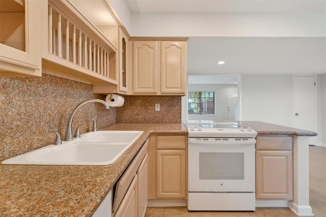 515 Tallowood Road Road 9, Houston, TX 77024