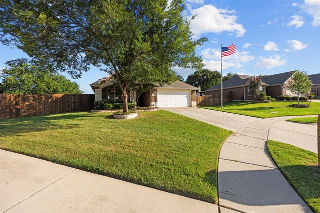 416 Hidden Lake Court, Burleson, TX 76028