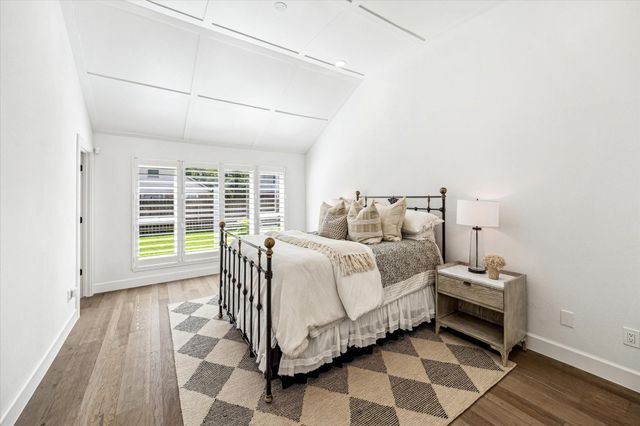 14 Lush Meadow Place, The Woodlands, TX 77381