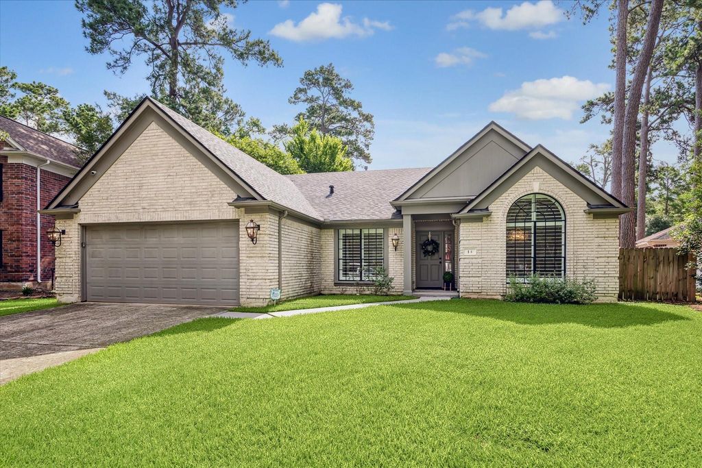 14 Lush Meadow Place, The Woodlands, TX 77381