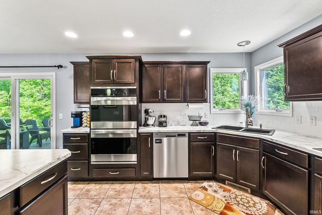 12048 Painted Peak Cove, Fort Wayne, IN 46845