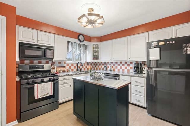 109 Peffer St, Harmony Boro, PA 16063