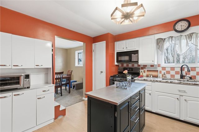 109 Peffer St, Harmony Boro, PA 16063