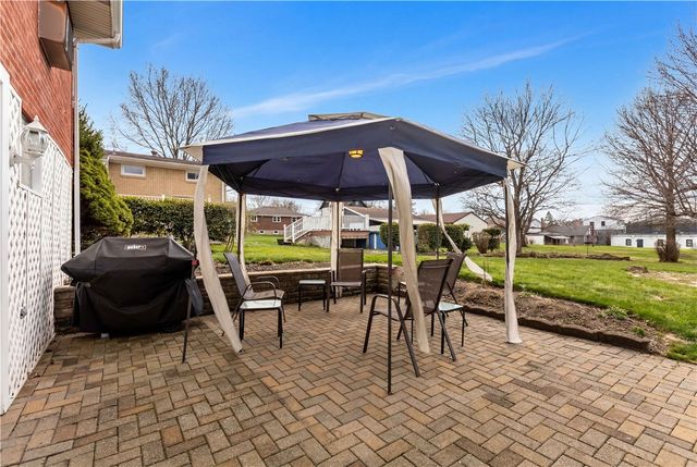 109 Peffer St, Harmony Boro, PA 16063