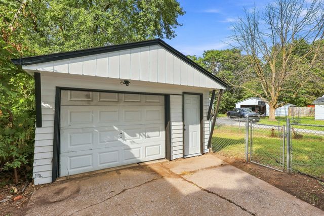 3235 24th Avenue, Rock Island, IL 61201