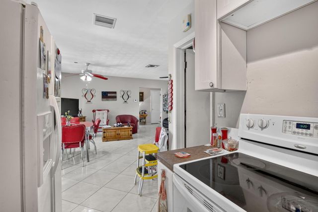 4760 NE 5th Avenue, Oakland Park, FL 33334