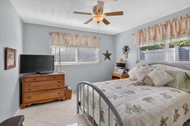 4760 NE 5th Avenue, Oakland Park, FL 33334
