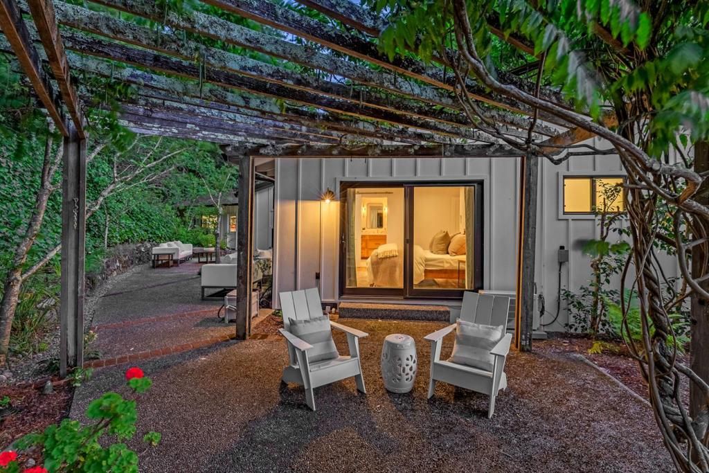 Image 2 of property listing at 855 Patrol Road, Woodside, CA 94062