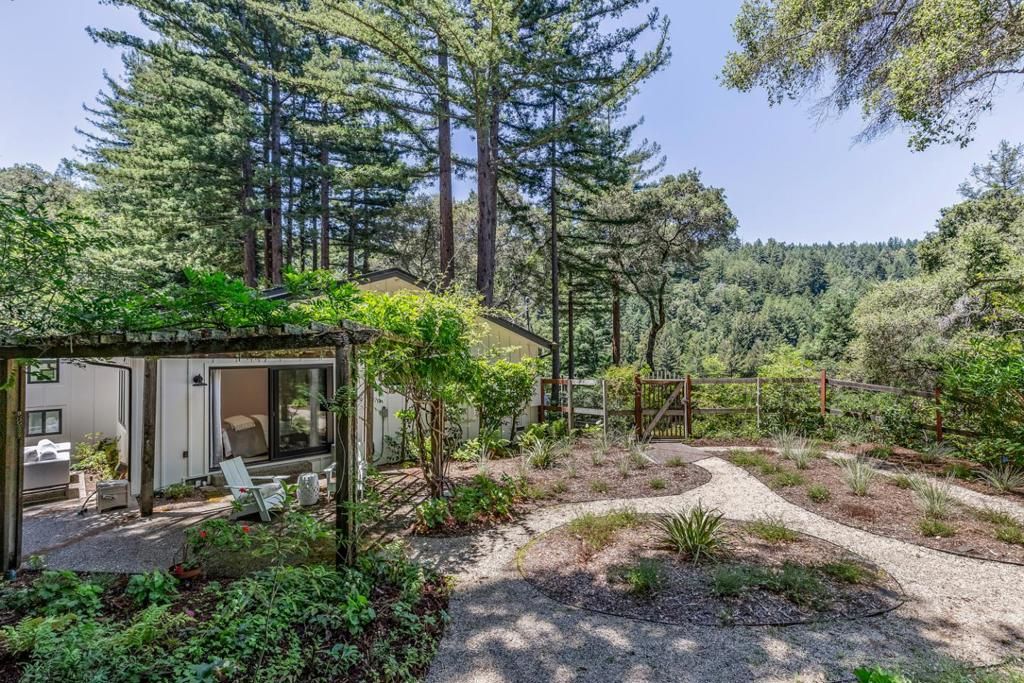 Image 8 of property listing at 855 Patrol Road, Woodside, CA 94062