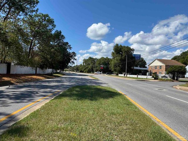 3298 Summit Blvd 1, Pensacola, FL 32503