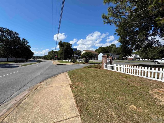 3298 Summit Blvd 1, Pensacola, FL 32503