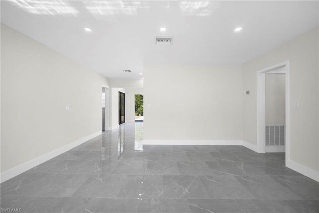 47 River CT, Naples, FL 34110