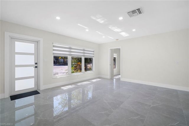 47 River CT, Naples, FL 34110